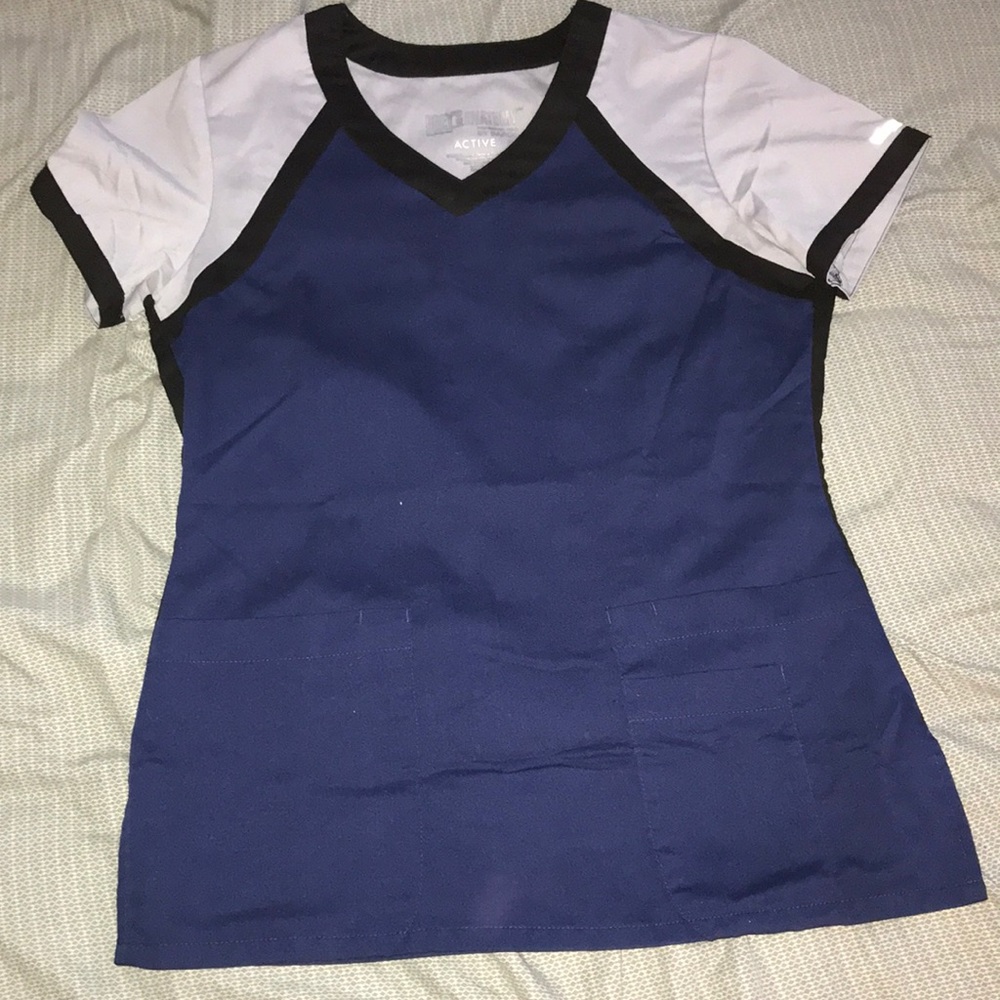 Medical scrub top